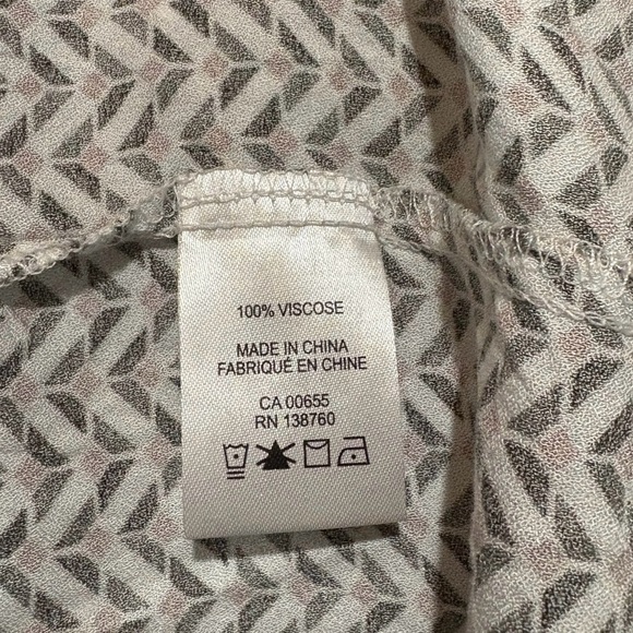 Reitmans, Plus Size Long Sleeve Button-Down
Blouse, 3X, Green, Pink, White - Picture 8 of 11